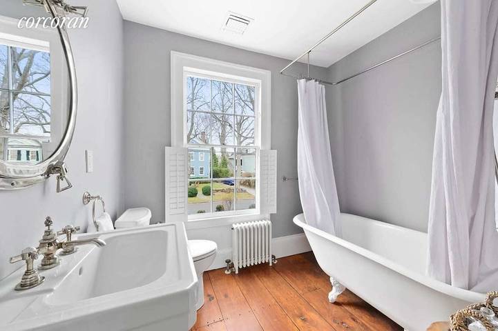 Vacation rental for 8 people, with yard and balcony in Sag Harbor