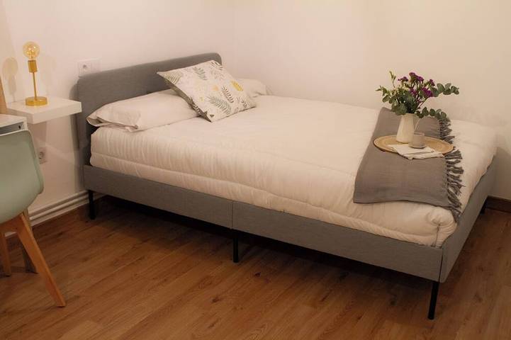 Apartamento entero, “Apartamento 5 habitaciones · Hasta 9 personas · A 5 min de la Muralla de Lugo” in Lugo, Provincia de Lugo