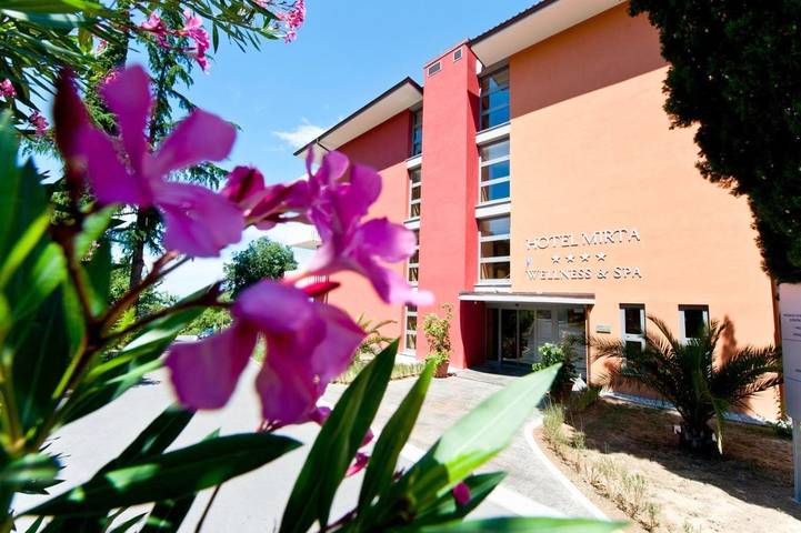 Hôtel pour 2 personnes, avec sauna ainsi que jardin et piscine