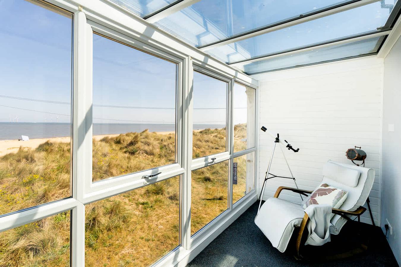 Stunning Beach House - On the Beach - Pets Ok in Caister-on-Sea, Great Yarmouth