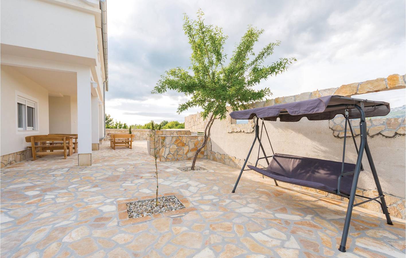 Reizende 2-Zimmer-Wohnung mit Pool, Terrasse und WLAN in Obrovac, Zadar