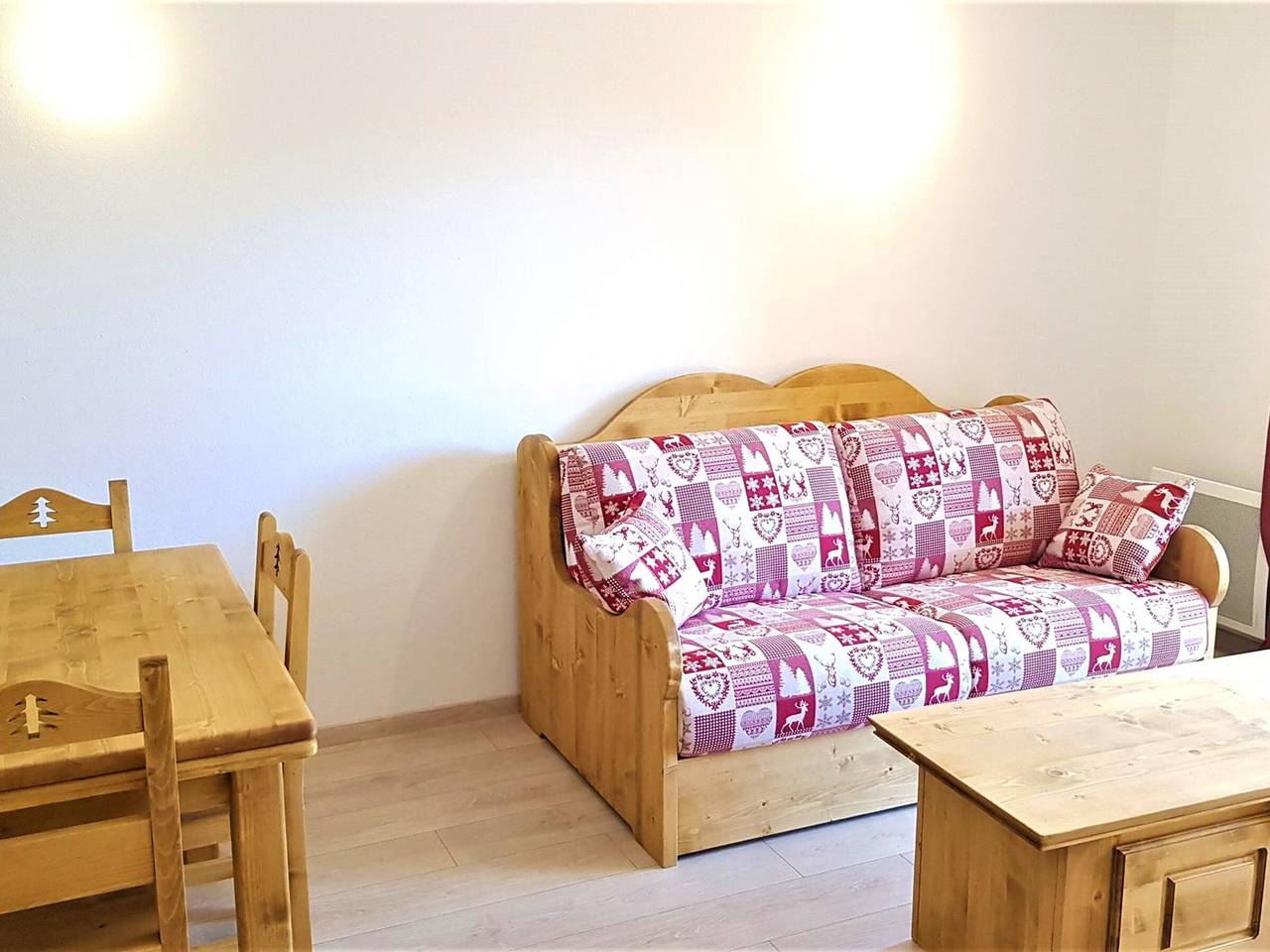 Ganzes Studio, Residenz Les Chamois 2, Studio Kabine für 4 Personen, Terrasse, Südlage, nahe Zentrum und Skilifte in La Joue du Loup, Le Dévoluy