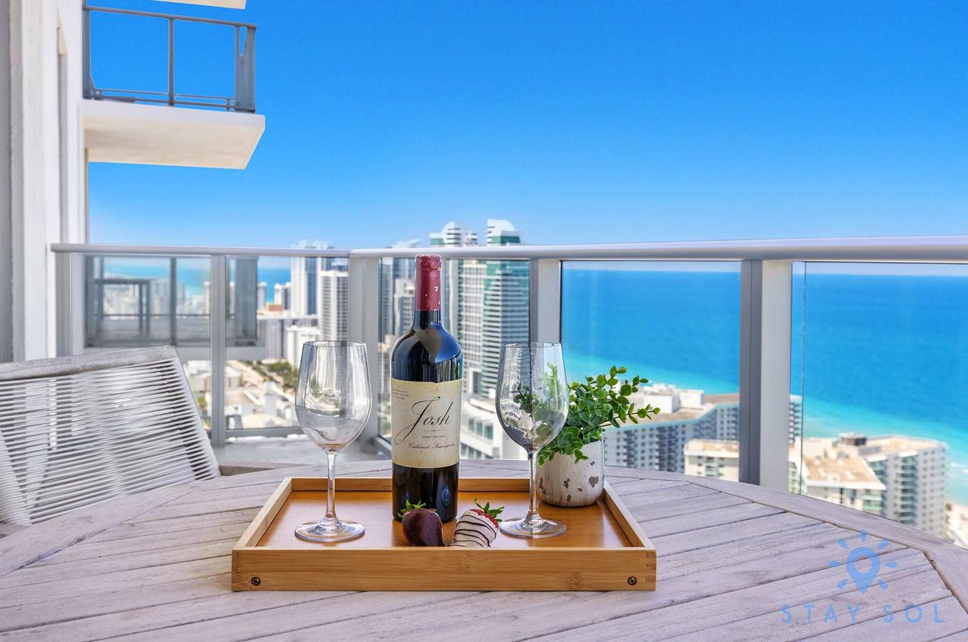Apartamento entero, Oceanfront Balcony  Enjoy Endless Views  Hot Tub in Hollywood Beach (FL), Hollywood (Florida)