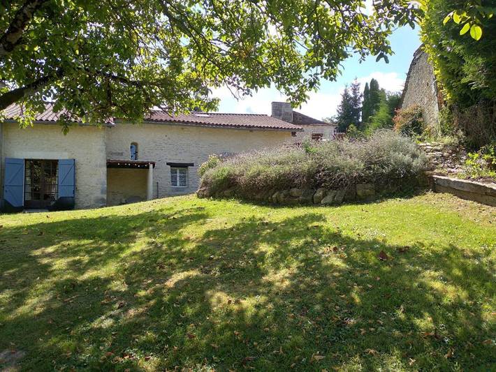 Location de vacances pour 5 personnes, avec Terrasse et Jardin ainsi que Piscine et Vue à Cherval