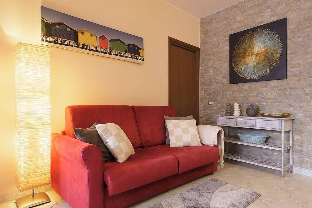 Entire apartment, Lovely two-room apartment - Milan - Rho Fiera - Wifi, Ac, Tv in Paderno Dugnano, Milan Province