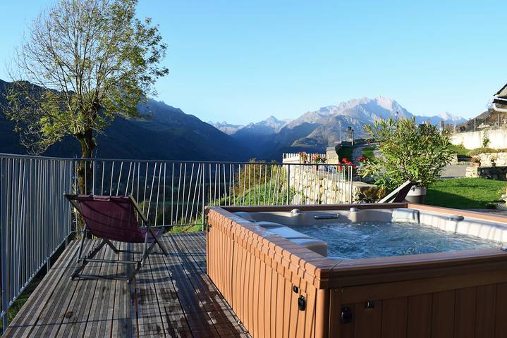 Gîte pour 6 personnes, avec jardin ainsi que terrasse et jacuzzi dans les Pyrénées - 2