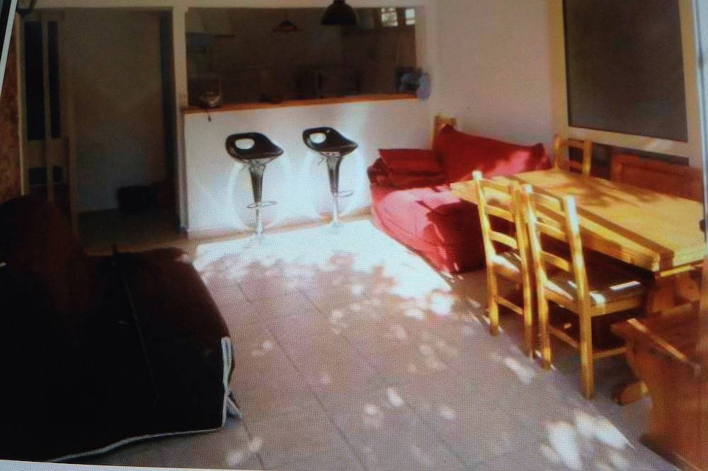 Giens F4 Rez De Villaà  300m de la mer 8pers 2 belles terrasses Sud in La Madrague, Hyeres