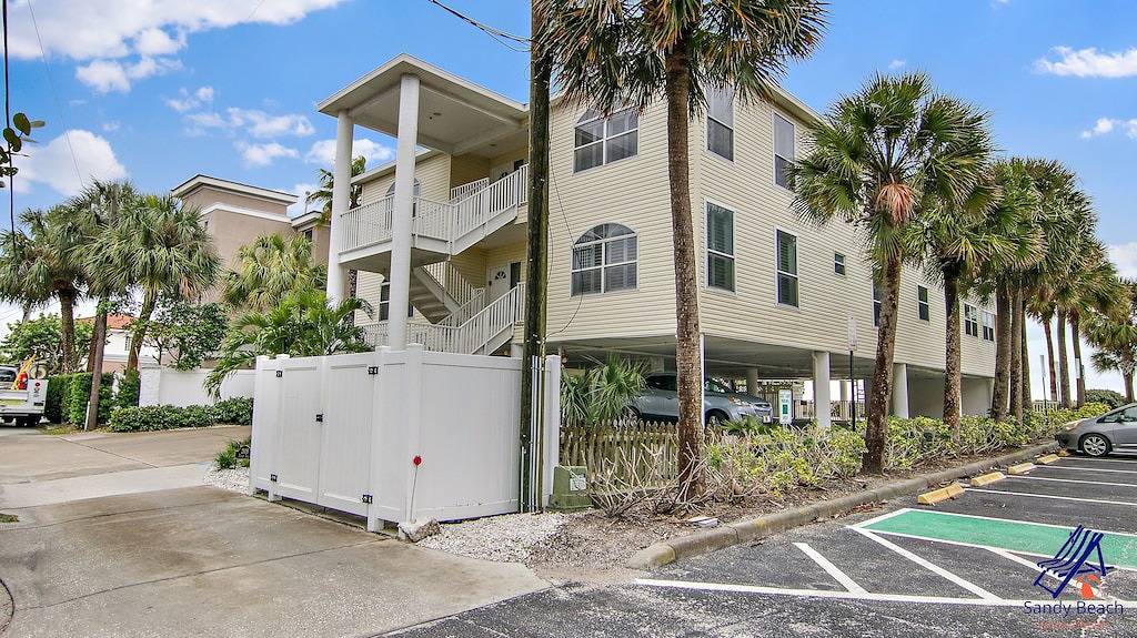 Ganze Wohnung, Seaside 102 Amazing 3 Schlafzimmer 2 Badezimmer Gulf Front Unit Free Wifi & Parking! in Indian Rocks Beach, Pinellas County