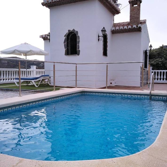Casa rural para 6 personas, con Balcón y Terraza además de Jardín y Piscina en Torrox