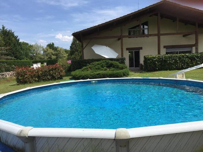 Chambre d’hôte pour 4 personnes, avec Terrasse ainsi que Jardin et Piscine à Mios