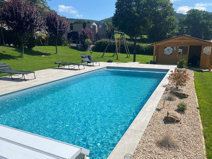 Gîte pour 10 personnes, avec piscine et terrasse, animaux acceptés dans le Cantal - 3