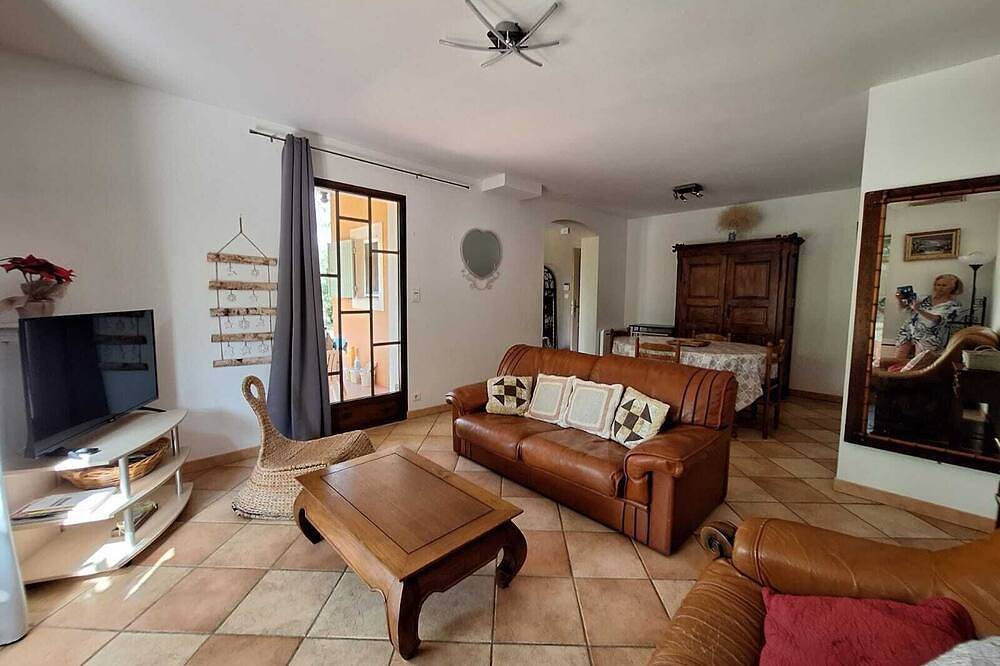 Maison en campagne avec grand jardin arboré et piscine avec vue sur le Luberon in Bonnieux, Parc naturel régional du Luberon