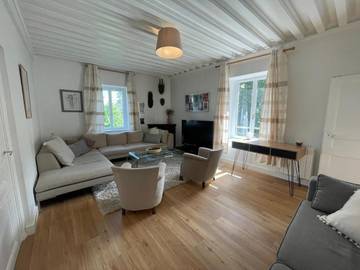 Gîte pour 8 personnes, avec piscine ainsi que terrasse et vue à Brignais