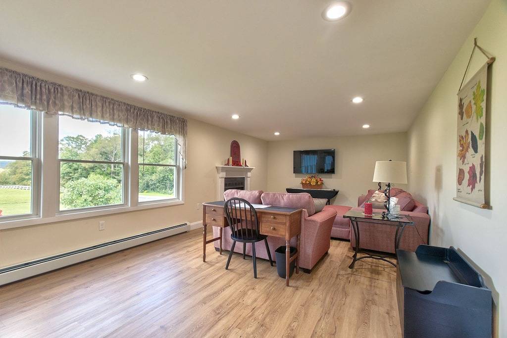 Country Living just minutes from Everything! Skiers! We Have Snow!! in Pittsfield (MA), Berkshire County