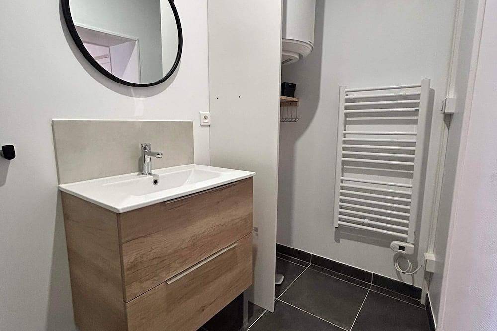 Appartement entier, Grand studio rénové au cœur de Labruguiere équipé de la fibre in Labruguière, Région de Castres
