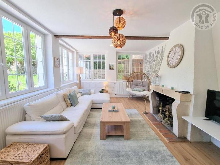 Gîte pour 6 personnes, avec terrasse dans Senlisse - 2