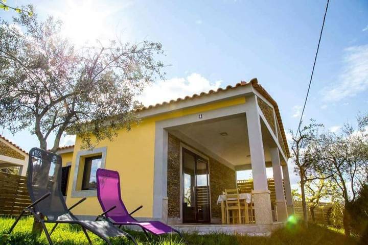 Gîte pour 5 personnes, avec Terrasse et Jardin ainsi que Piscine et Vue dans Arco de Baúlhe