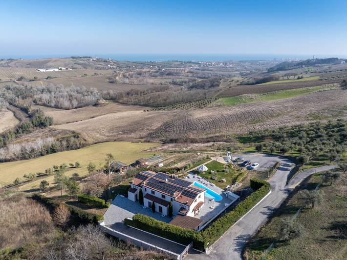 Apartamento inteiro, Nido delle Rondini in Città Sant'Angelo region, Pescara (província)