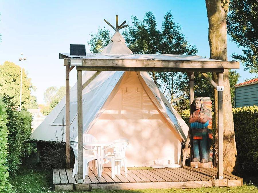 Camping Maeva Escapades de La Geres - Tente 4 personnes - Tipi Maya 24 m² - sans sanitaire 4 personnes in Surgères, Région de Rochefort