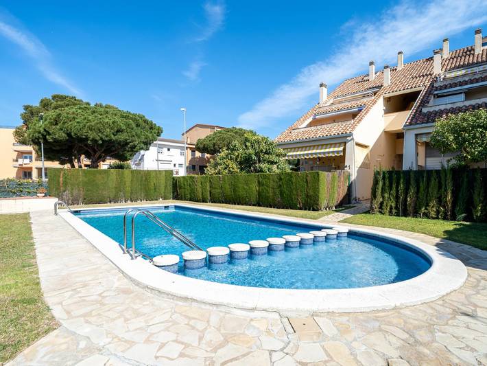 Ferienwohnung für 5 Personen, mit Pool und Garten, kinderfreundlich in Platja d'Aro