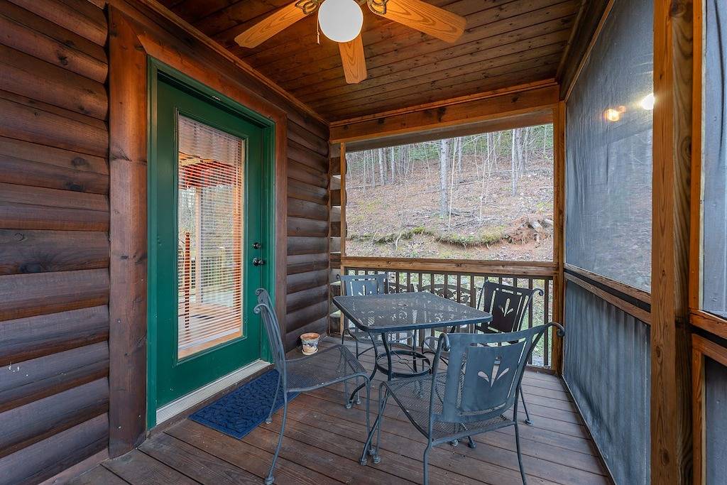 Beautiful Lake Front Log Cabin with Dock in Polk County NC