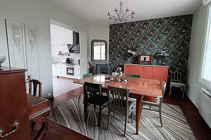 Location de vacances pour 8 personnes, avec jardin à Dernancourt