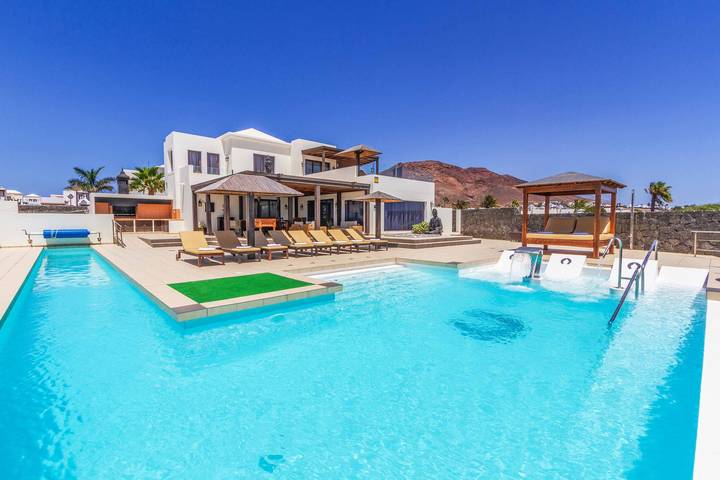 Villa für 12 Personen, mit Whirlpool und Terrasse sowie Pool und Sauna auf Lanzarote
