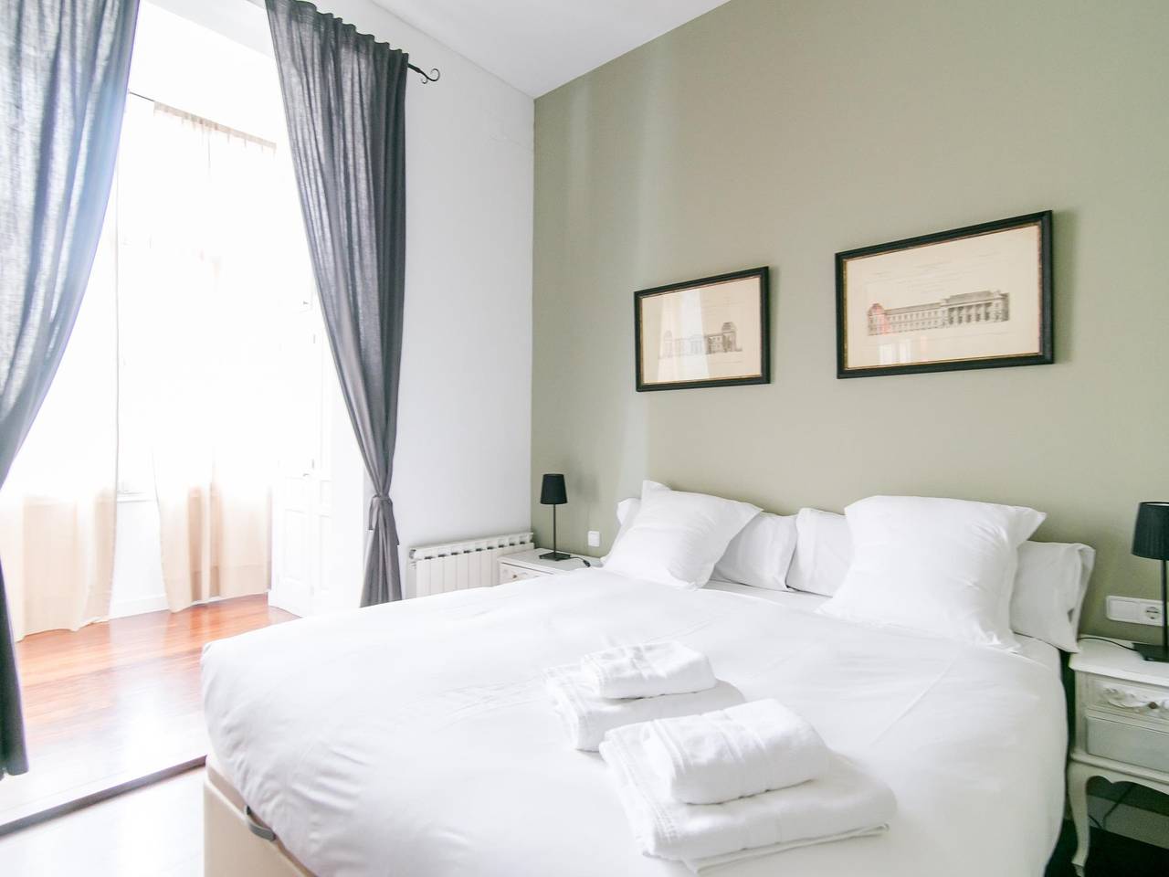 Apartamento vacacional entero, Apartamento De 3 Dormitorios Con Terraza in Centro Barcelona, Barcelona