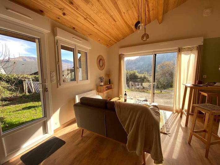 Location de vacances pour 2 personnes, avec terrasse ainsi que vue et jardin à Ouzous