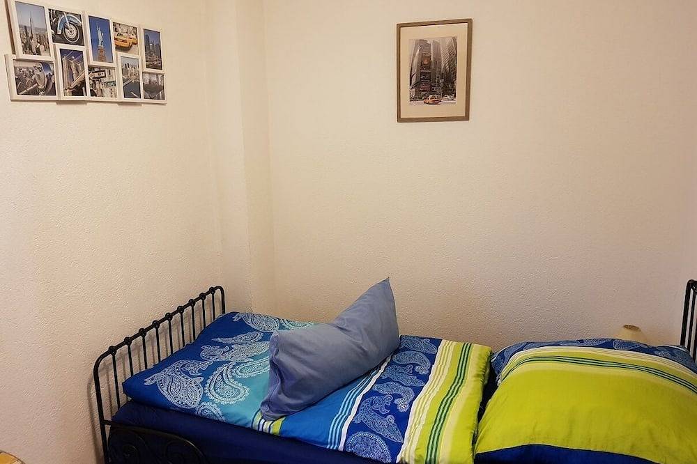 Apartamento entero, Apartamento de planta baja de 54 metros cuadrados con 4 habitaciones in Fürth, Franconia