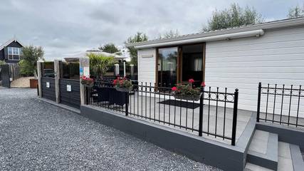 Chalet für 4 Personen, mit Balkon/Terrasse und Terrasse in Renesse