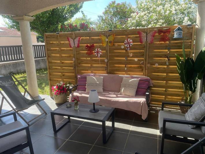 Location de vacances pour 8 personnes, avec piscine ainsi que jardin et jacuzzi à Anneyron - 4