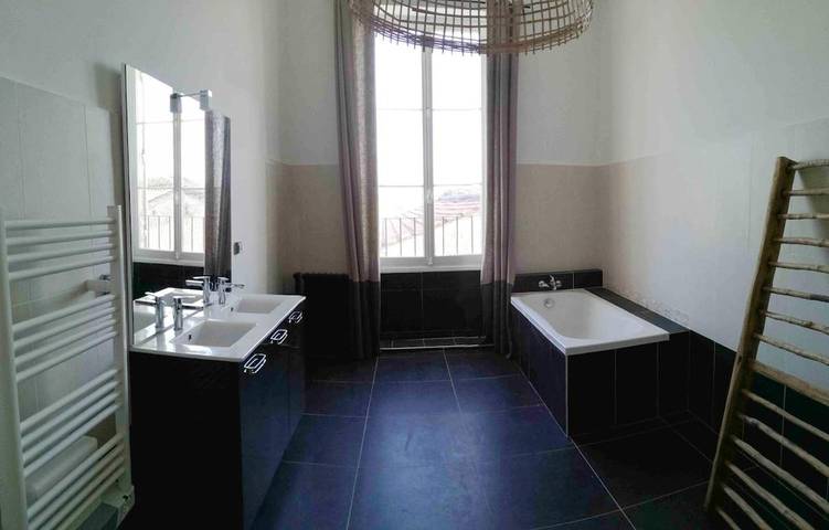 Location de vacances pour 15 personnes, avec piscine et vue ainsi que jardin et terrasse à Saint-Christoly-Médoc - 3