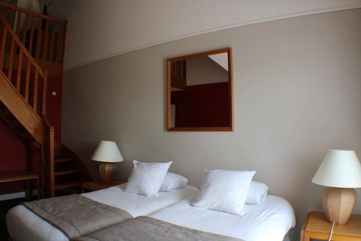 Hôtel pour 4 personnes, avec jardin et vue ainsi que sauna et piscine, animaux acceptés à Rouilly-Sacey - 4