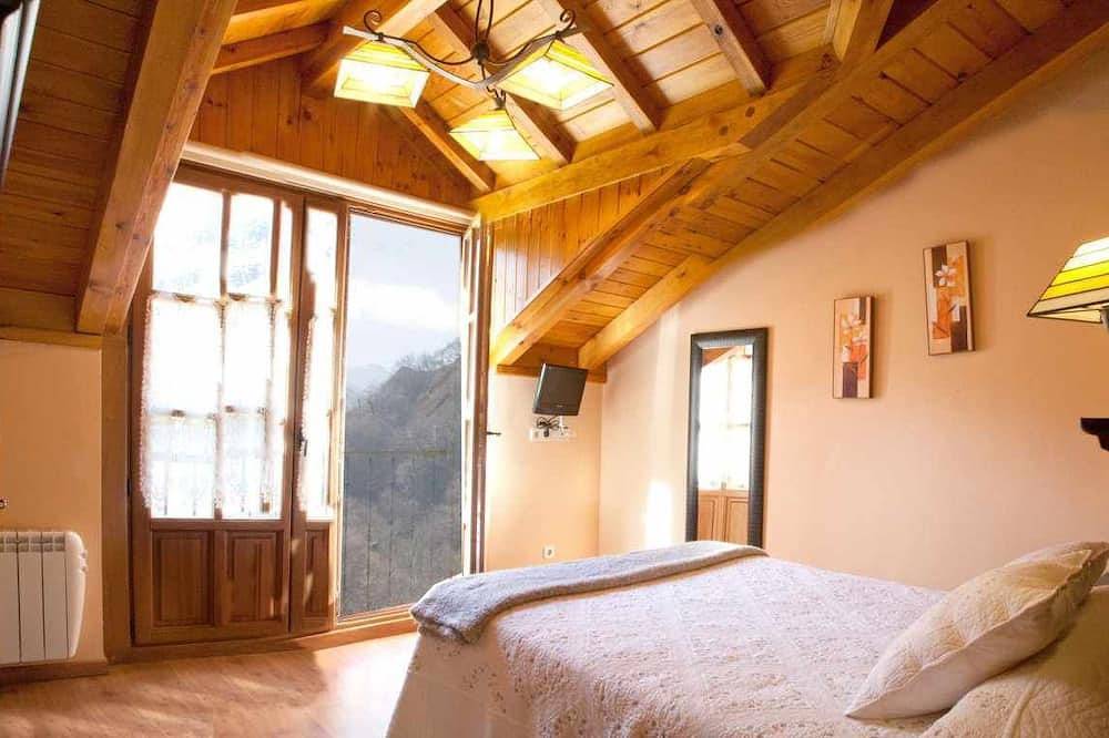 Entire apartment, Valdecarzana Apartments. Braña San Lorenzo Senda del Oso, 3 km from San Martín in Teverga, Cordillera Cantábrica