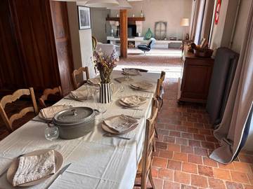Gîte pour 11 personnes, avec piscine ainsi que vue et balcon à Sougères-en-Puisaye