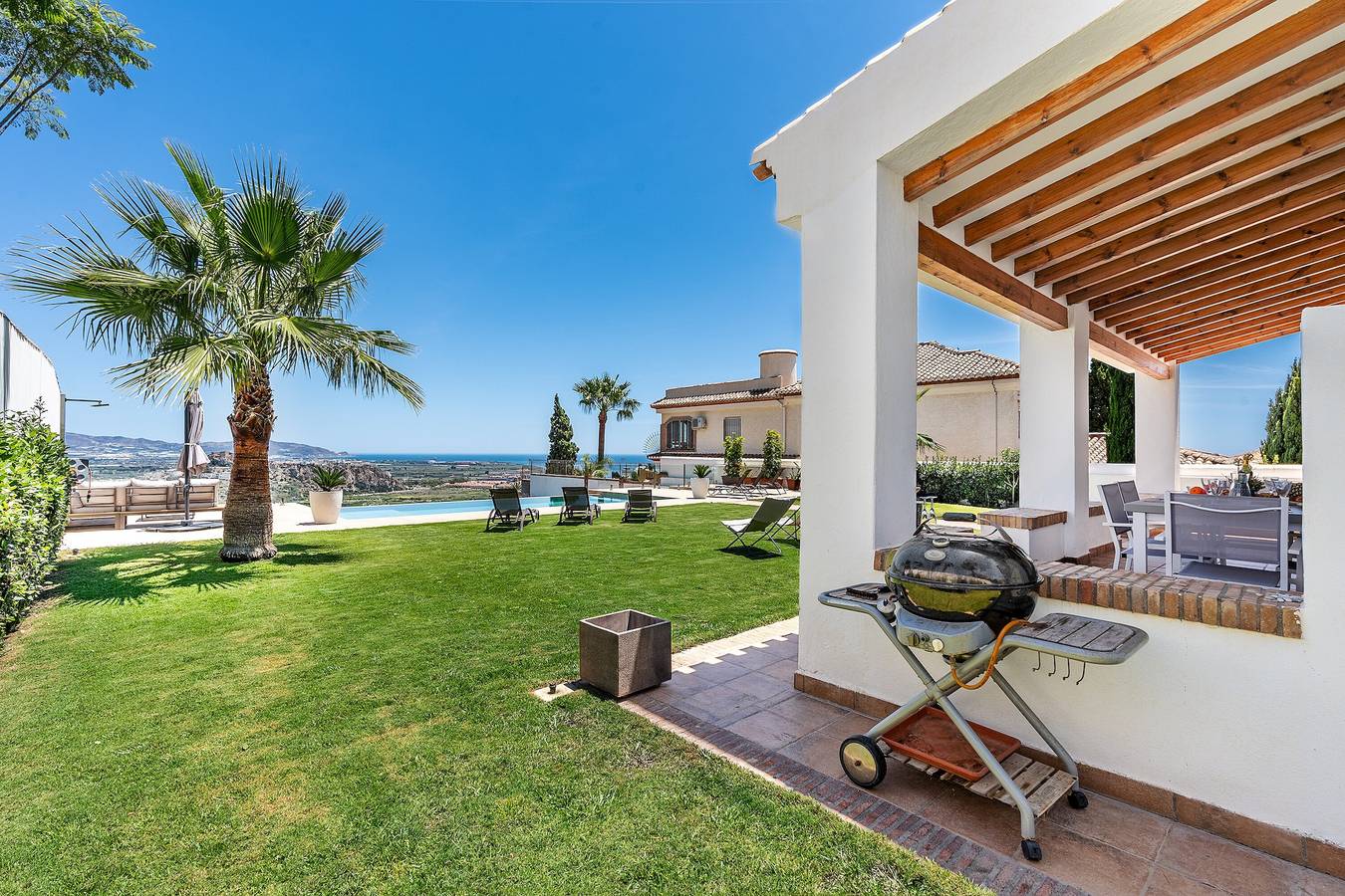 Villa "Las Arenas" with Sea View, Private Pool & Wi-Fi in Monte de los Almendros, Salobreña