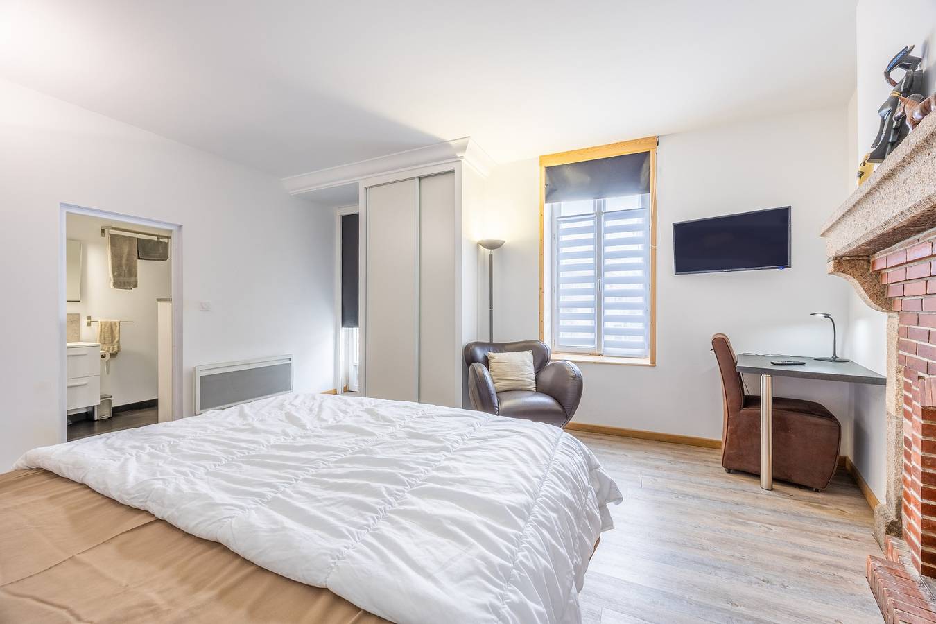 Merlot Guest Room with Wi-Fi in Sèvremont, Fontenay-le-Comte