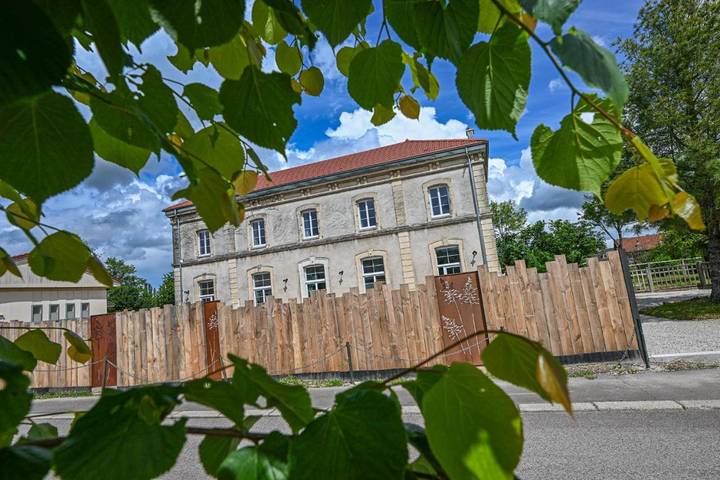 Location de vacances pour 15 personnes, avec Jacuzzi et Terrasse ainsi que Jardin et Sauna dans Cognieres