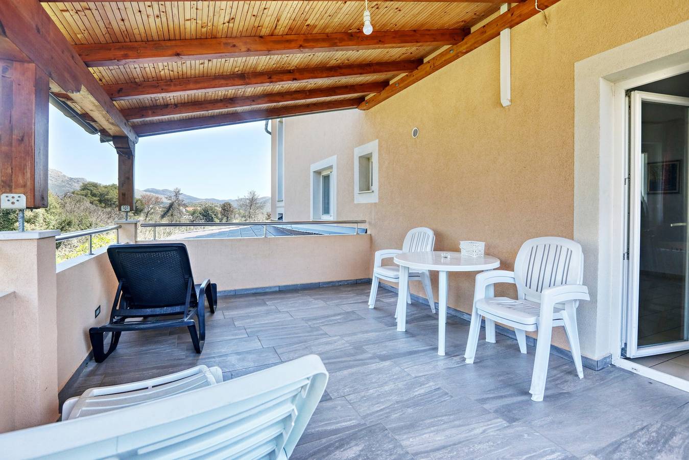 Ganze Wohnung, 1-Zimmer-Ferienwohnung mit Balkon und Meerblick Grebastica, Sibenik A-24046-b in Grebastica, Šibenik-Knin