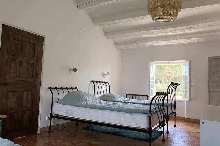 Gîte pour 11 personnes, avec jardin à Rousset - 4