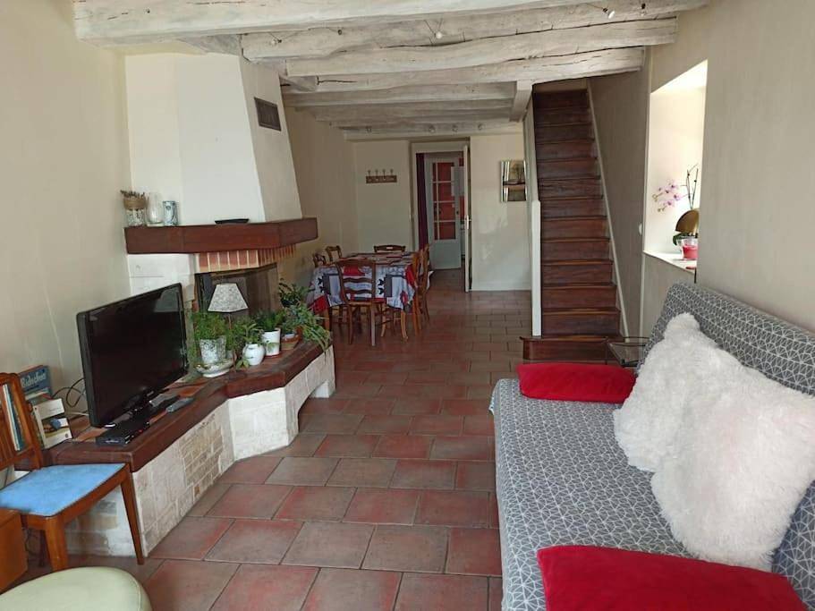 Three-Bedroom House in Oradour-sur-Glane, Région de Rochechouart