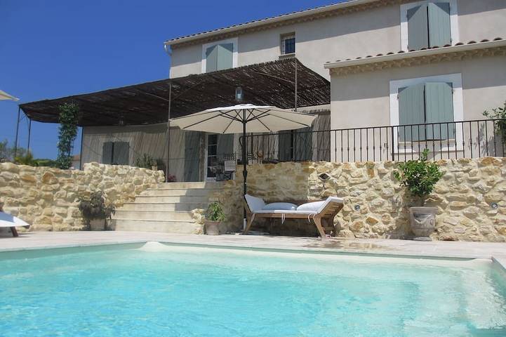 Location de vacances pour 8 personnes, avec terrasse et jardin à Montfaucon (France)