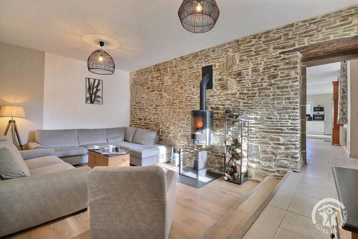 Gîte pour 8 personnes, avec Terrasse ainsi que Jardin et Vue dans Val-Couesnon
