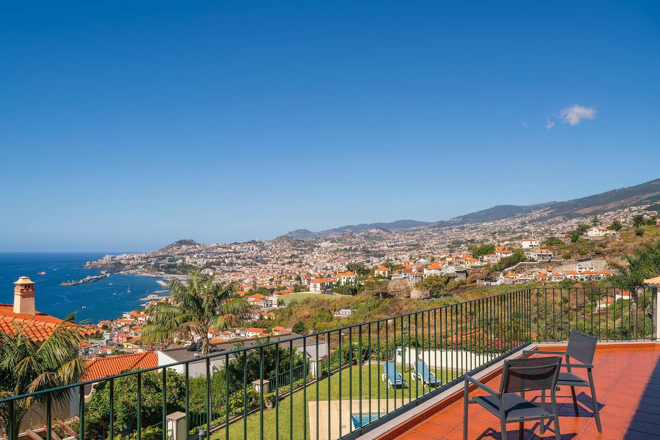 Grand villa, view to Funchal and sea | Vista Sol in Lazareto, São Gonçalo