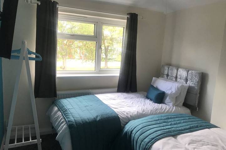 Maison-Salle de bain privée-4 Bedroom in Chelmsford, Essex