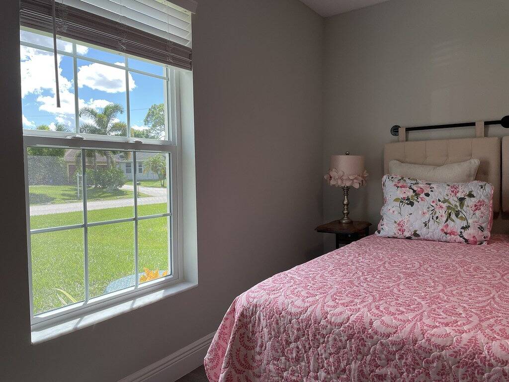 Joyful 4 bed 2 bath home in the beautiful Port St.Lucie in Port St. Lucie, St. Lucie County