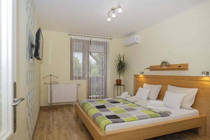 Ferienwohnung für 3 Personen, mit Garten und Balkon sowie Pool in Heviz - 2