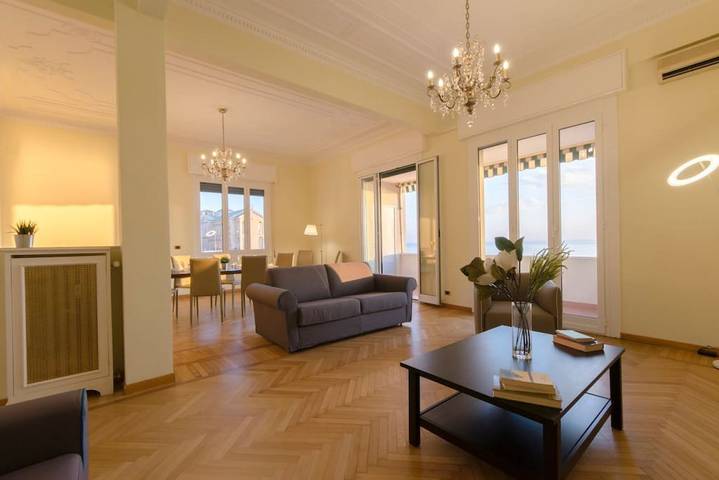 Appartamento vacanze per 8 persone, con Balcone/Terrazza a Genoa