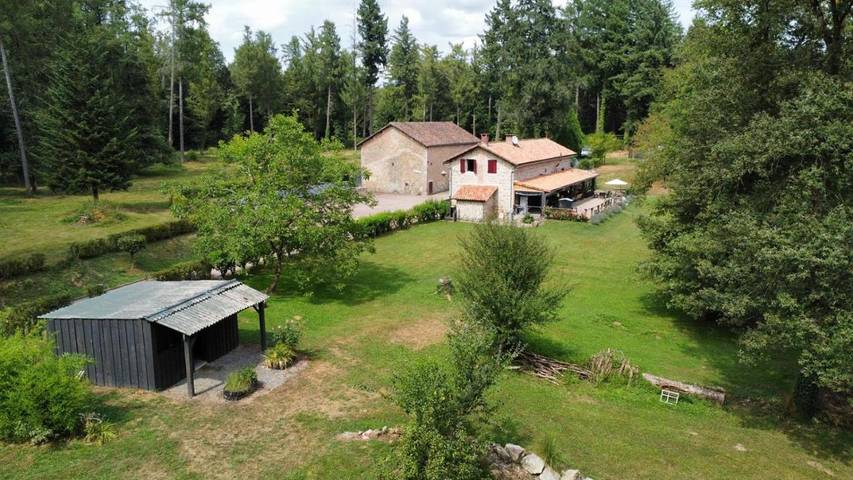 Location de vacances pour 12 personnes, avec sauna et piscine ainsi que vue et jardin, animaux acceptés à Piégut-Pluviers - 3